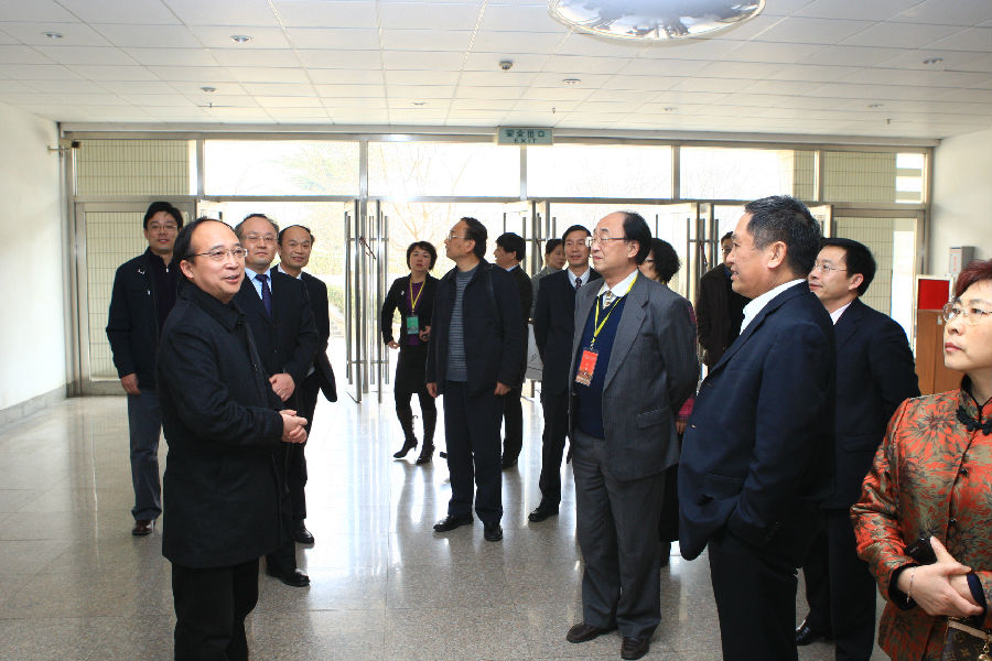 2011�?月教育部专家组�?察实验中�?JPG