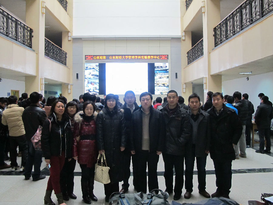 2012�?2月北京物资学院经济管理综合实验中心主任顾煜教授一行来�?jpg