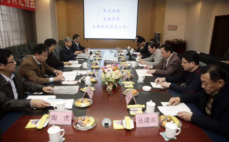 2011�?1月教育厅专家考评我校骨干学科教学实验中心.jpg