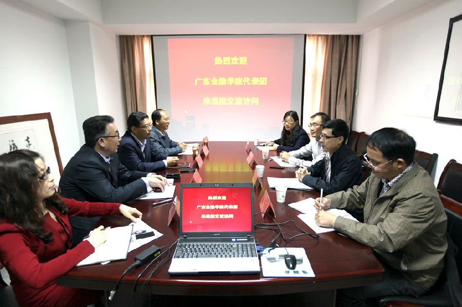 2014�?0月广东金融学院访问外国语学院并到同声传译和ERP及眼动仪实验室�?�?jpg