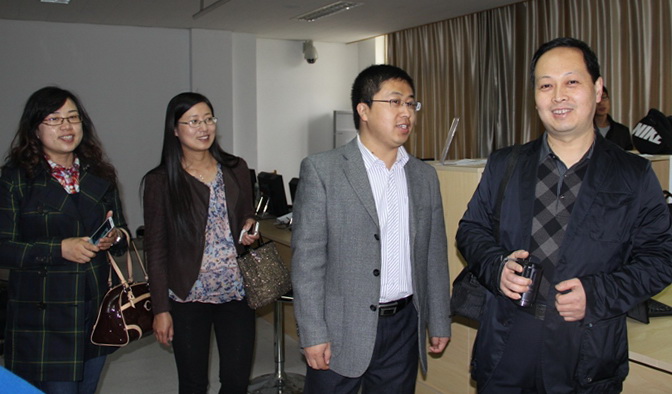 2013�?月太原工业学院谢建国教授�?��来访.jpg